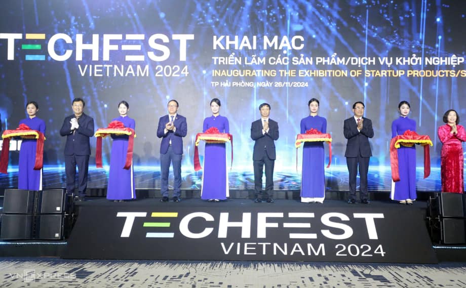 VNPT demonstrates breakthrough solutions at Techfest 2024     event