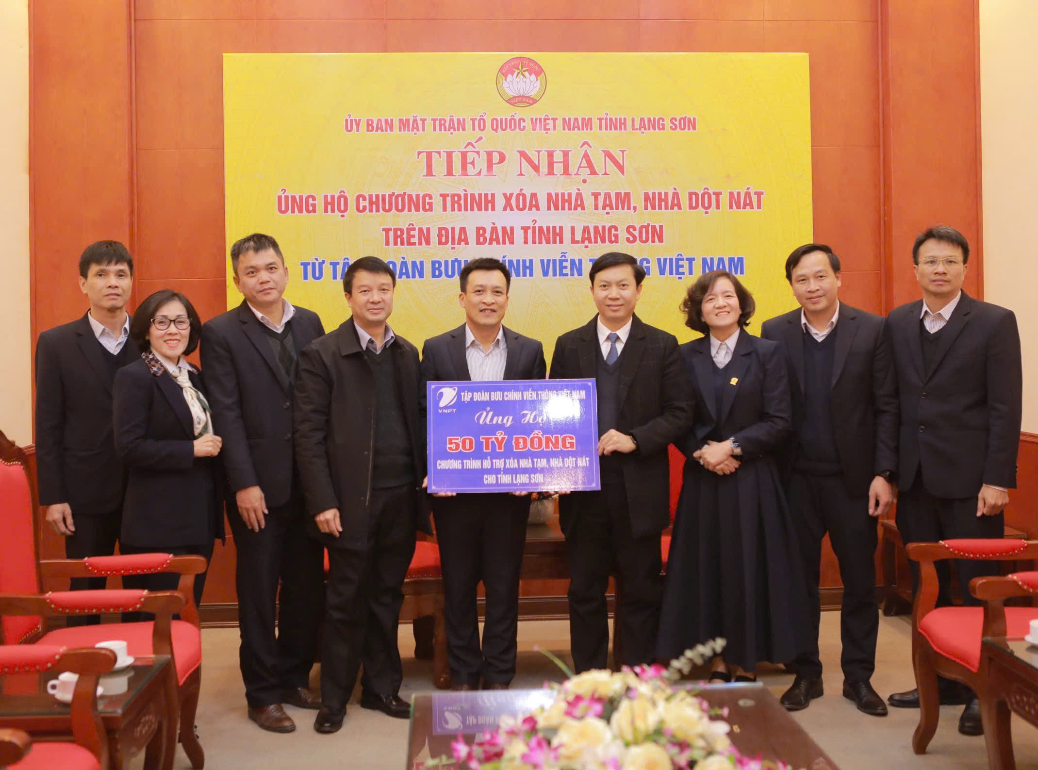 VNPT donates 50 billion VND to join hands in eliminating     temporary and dilapidated houses in Lang Son