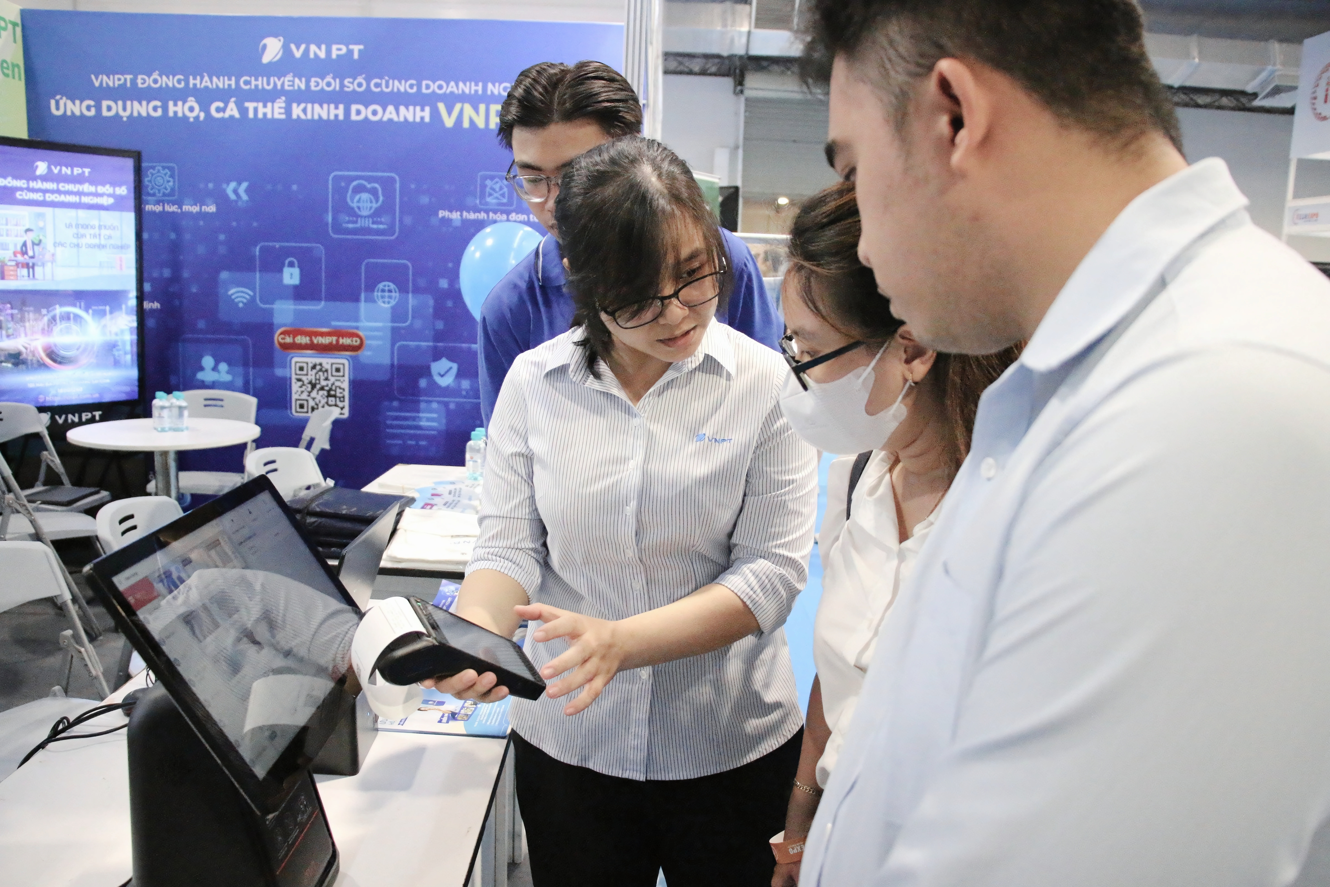 VNPT giới thiệu bộ giải pháp chuyển đổi số cho nông dân và hộ, cá thể kinh doanh  tại iTECH EXPO 2025