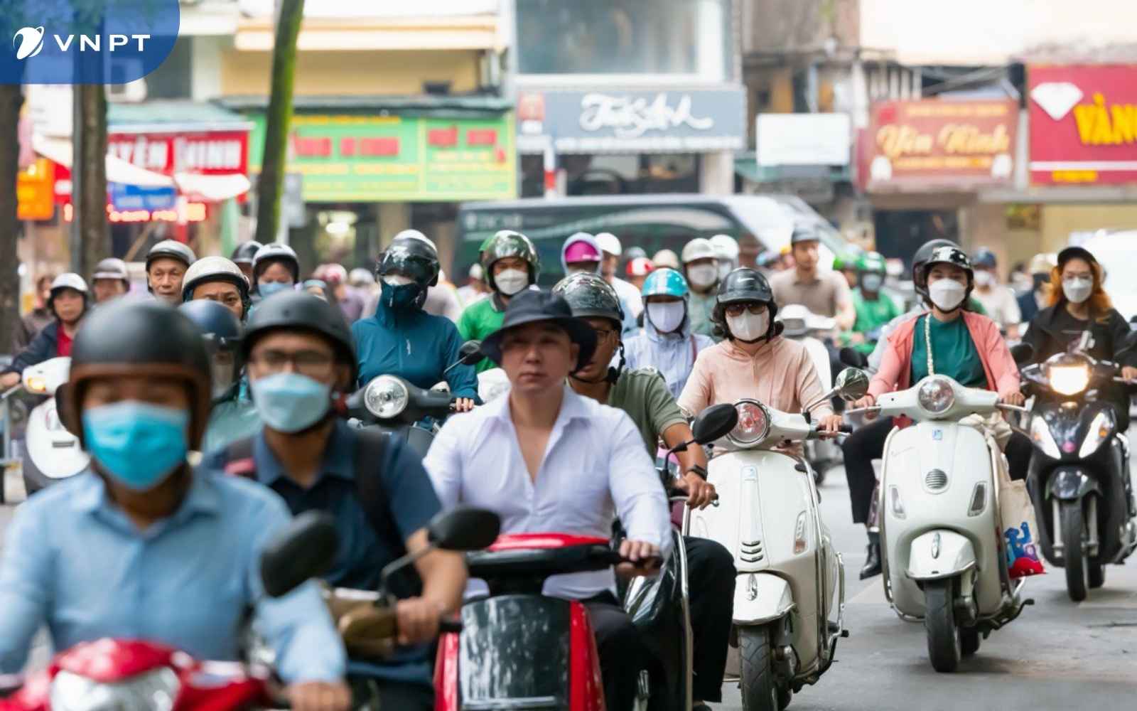 Hà Nội cấm xe máy xăng: Lời giải cho giao thông xanh hay thách thức mới?