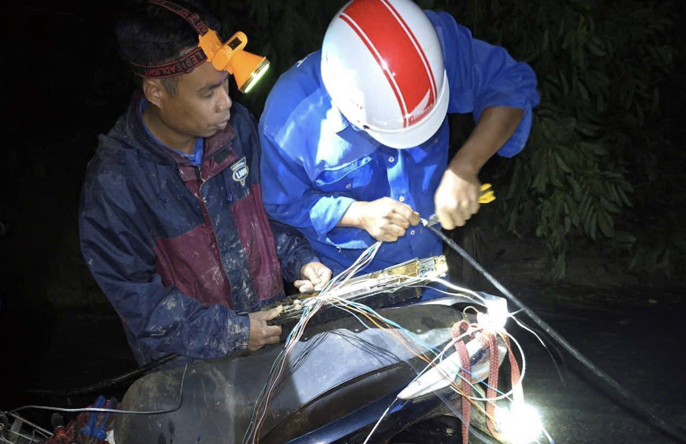 VinaPhone hỗ trợ liên lạc cho khách hàng vùng lũ lụt, sạt lở