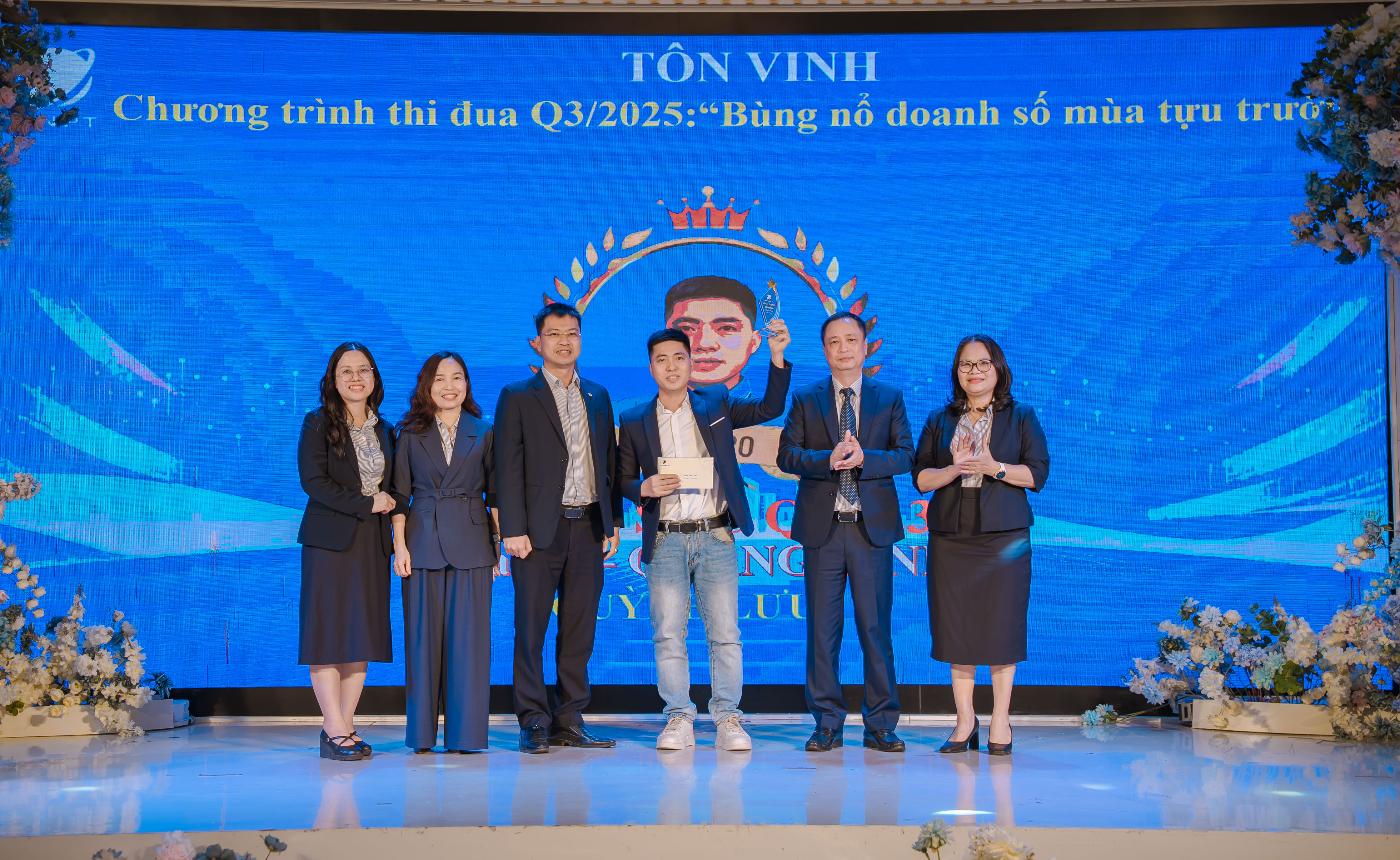 VNPT Nghệ An tổ chức Hội nghị Tri ân Điểm bán Xuất sắc 2025 Đồng hành phát triển – Hướng về khách hàng – Kết nối bền vững